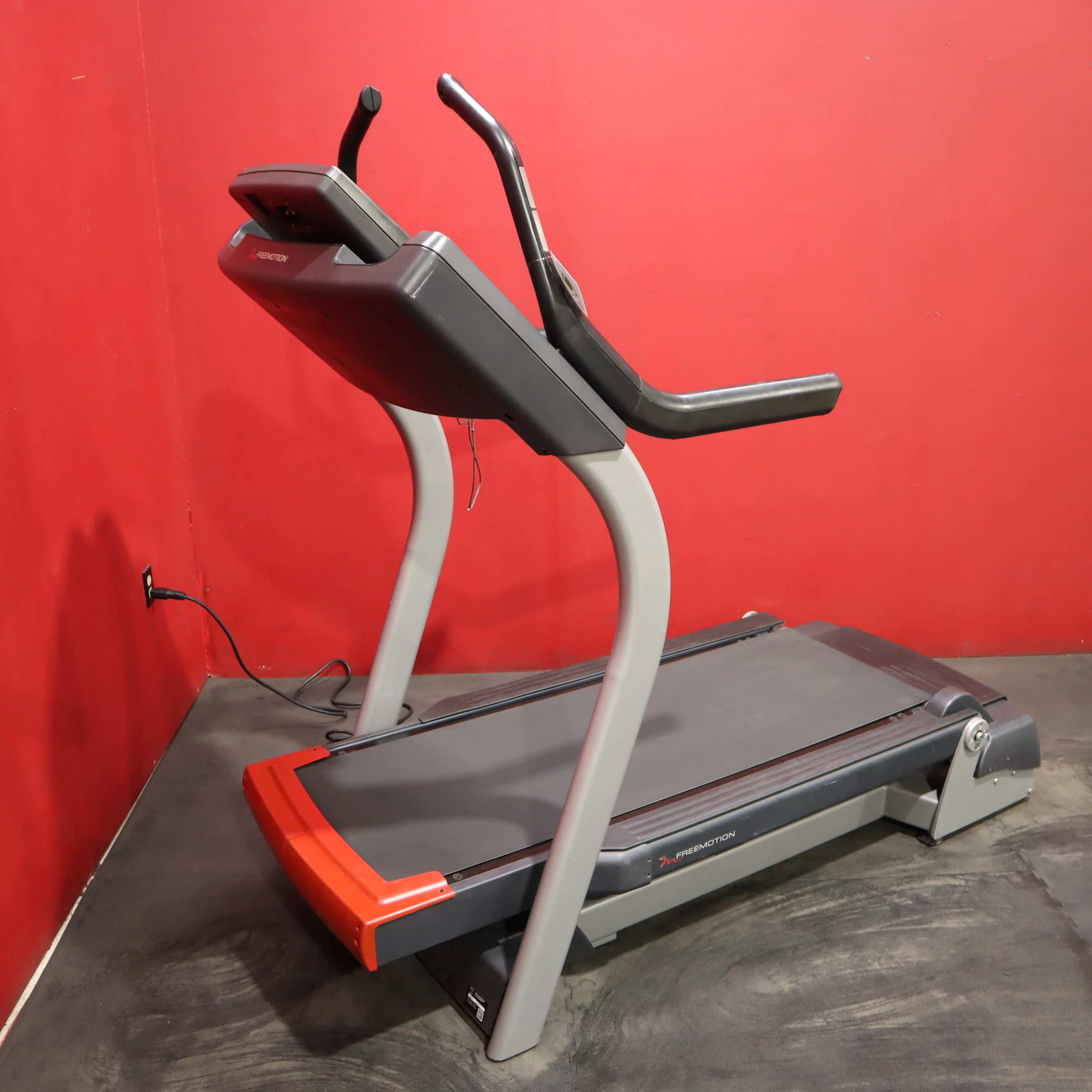 FreeMotion I11.9 Incline Trainer Treadmill (Remanufactured) - Image 3
