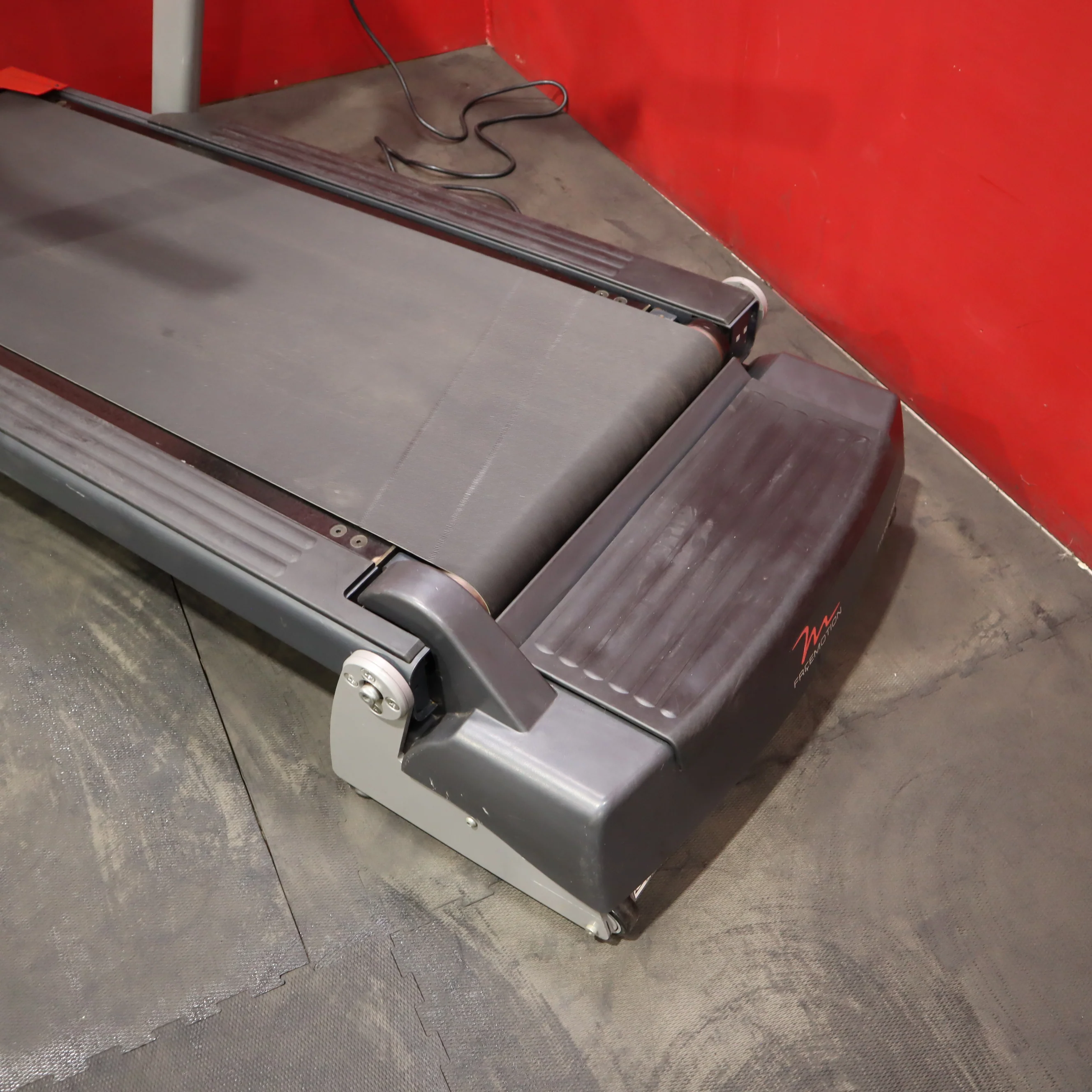 FreeMotion I11.9 Incline Trainer Treadmill (Remanufactured) - Image 4