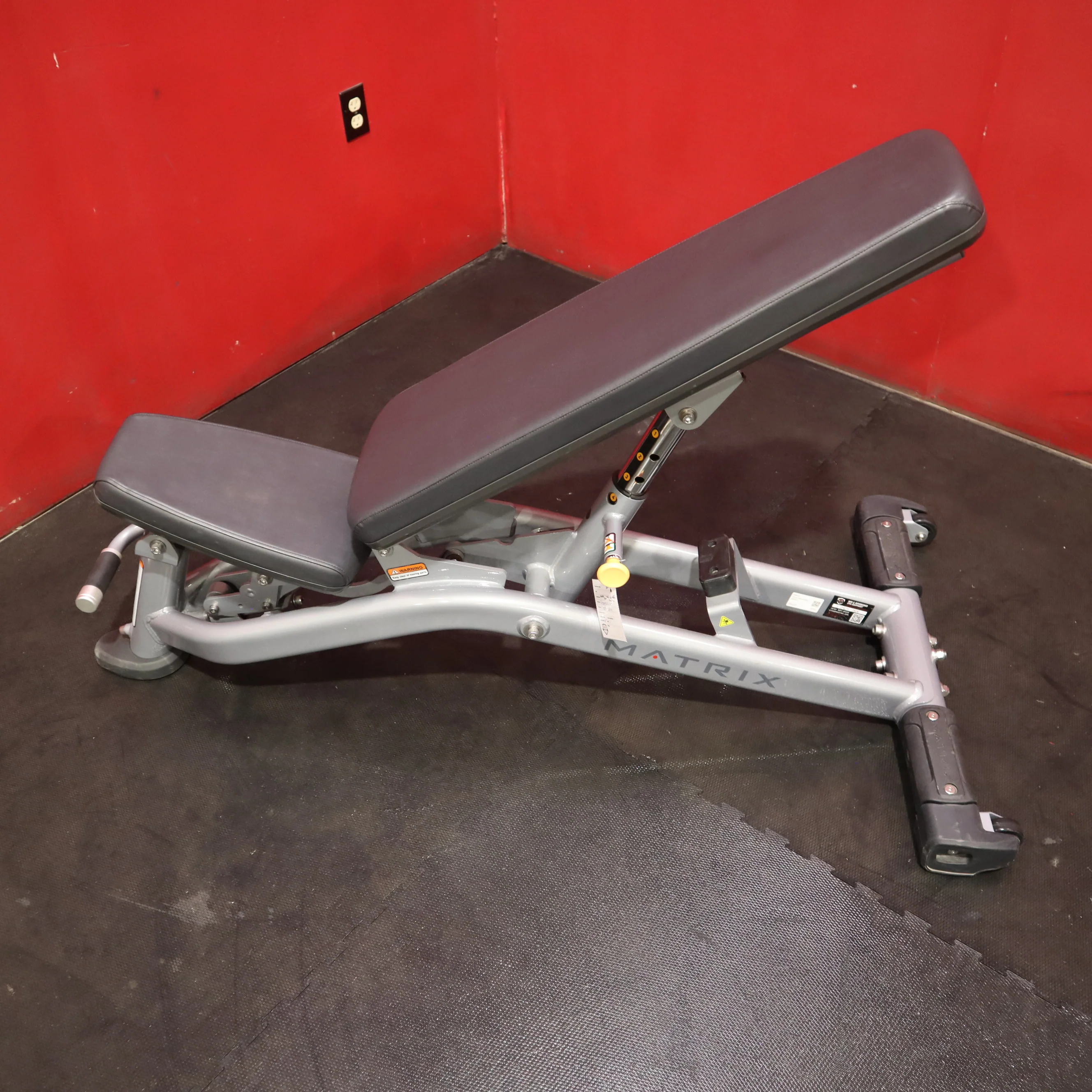 Matrix Aura Multi-Adjustable Bench (Remanufactured) - Image 3