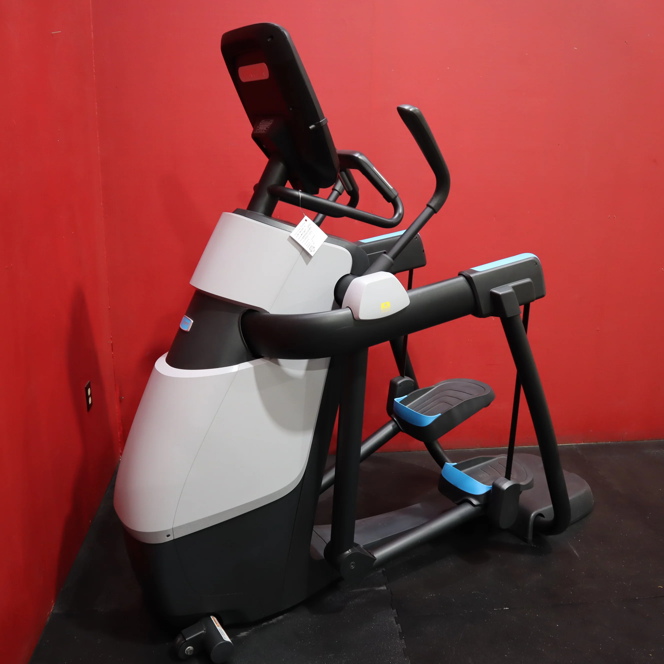 Precor AMT-12 885 Adaptive Motion Trainer w/ P82 Console (Remanufactured) - Image 4