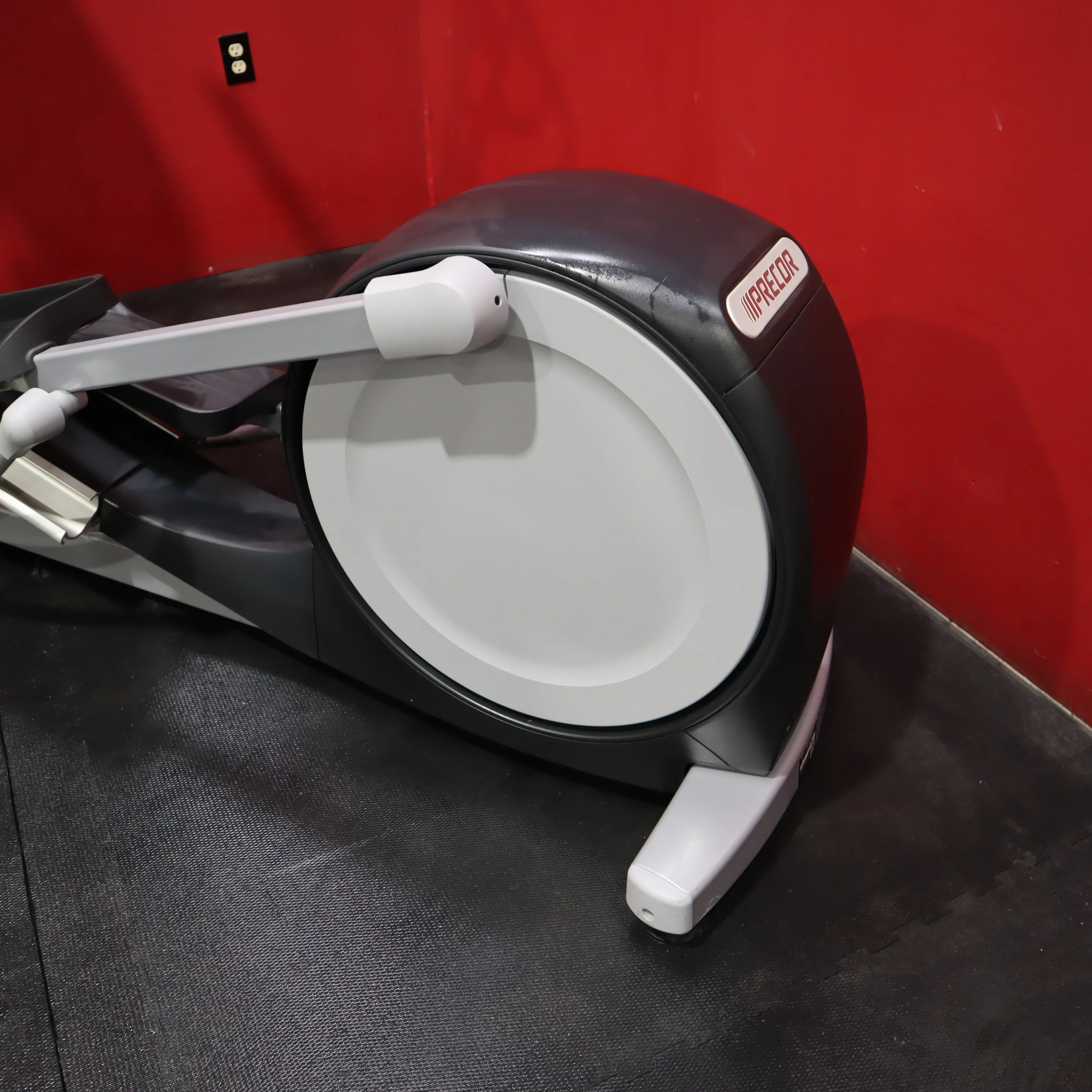 Precor EFX 781 Elliptical Trainer w/ P82 Display (Remanufactured) - Image 5