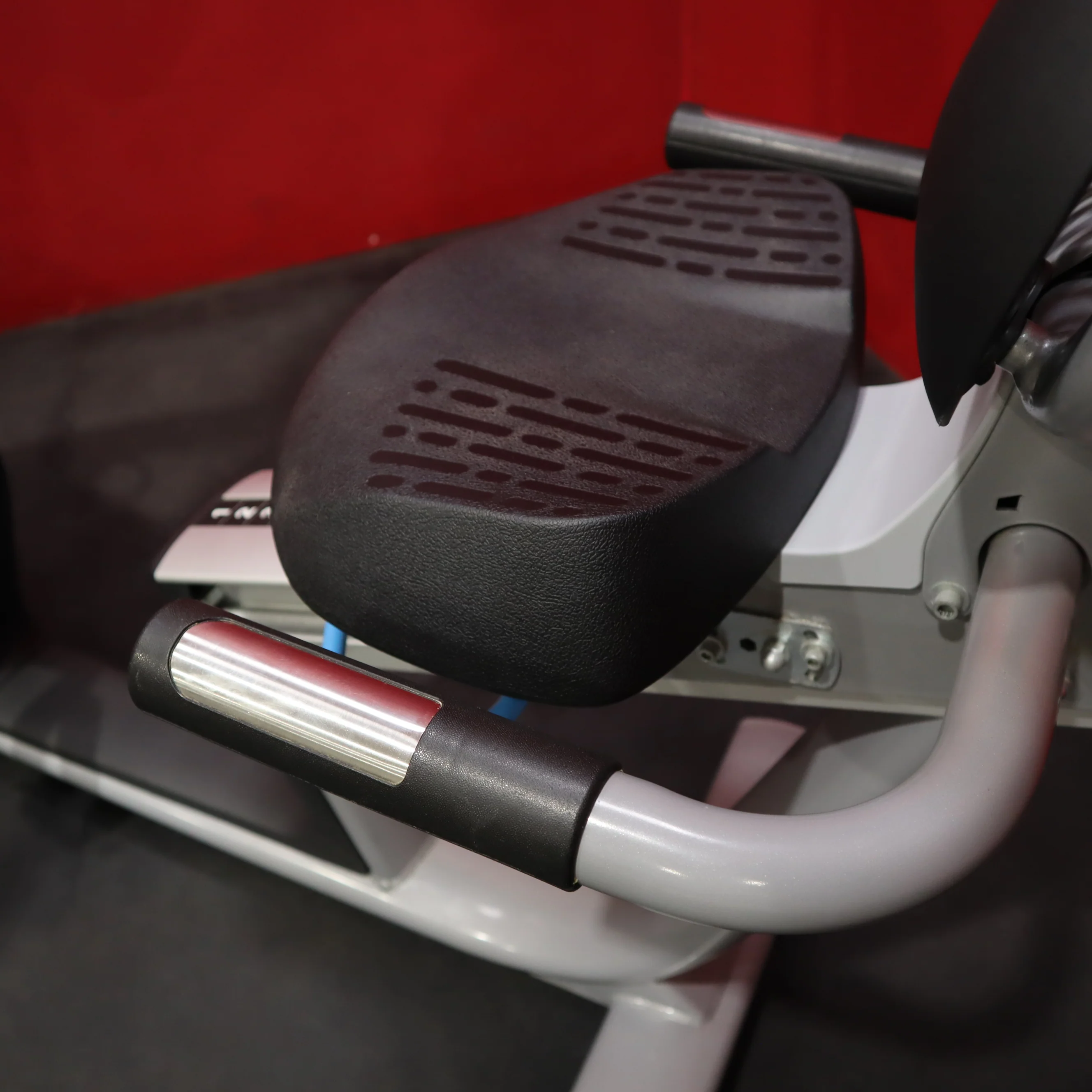 Precor RBK 885 Recumbent Bike w/P82 Console (Remanufactured) - Image 5